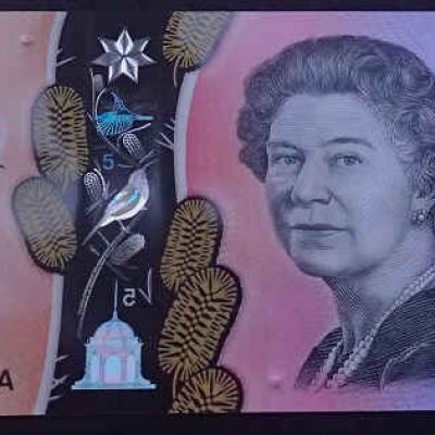 Australia_5-Dollars_2016_P62_a.jpg